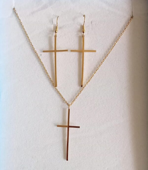Collar y Par de Aretes de Crucifijos